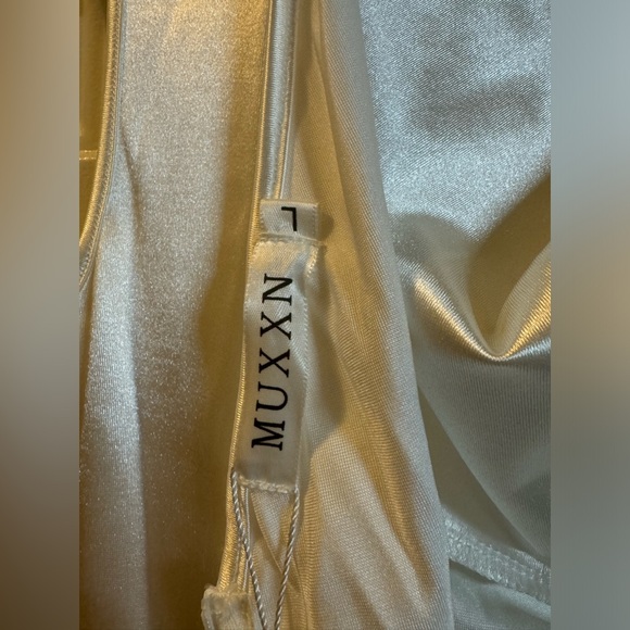MUXXN Boutique Dress, White Full Length Gown, Large, NWT - Picture 3 of 10